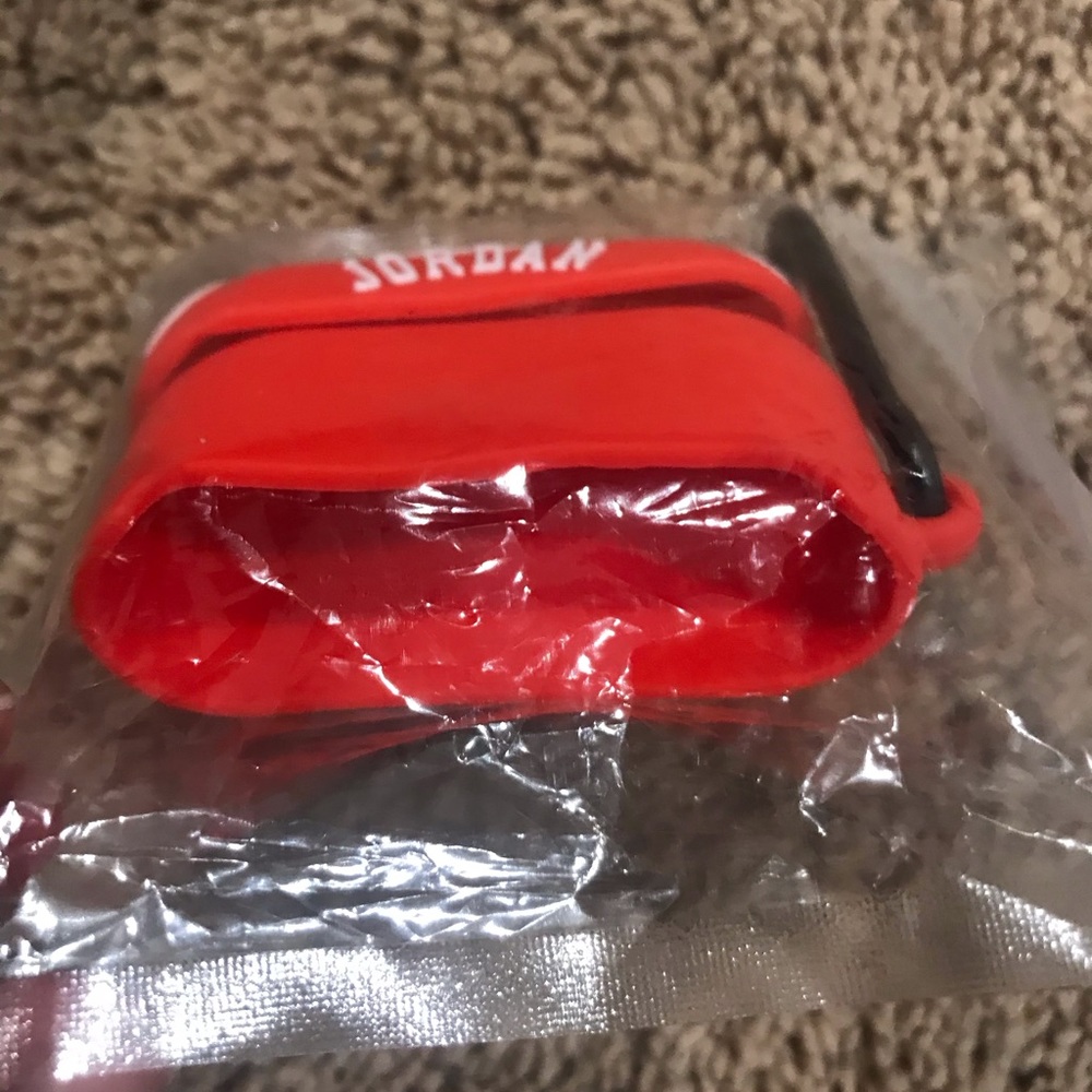 AirPod pro case - Picture 3 of 3